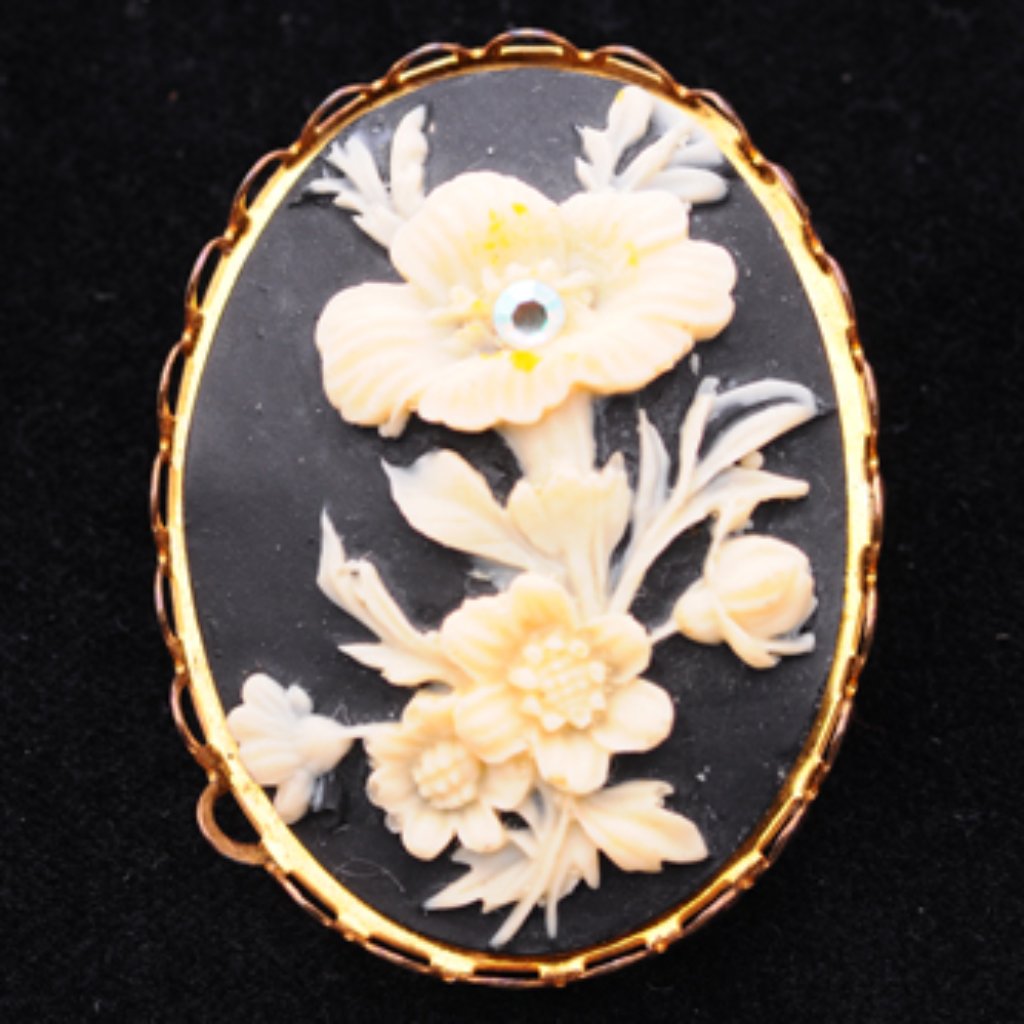 Flower Cameo On Black Pin - Vintage